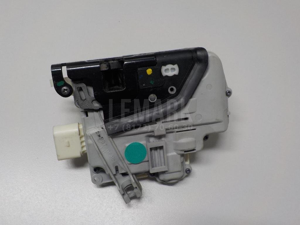 Замок двери передней левой