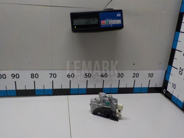 Замок двери передней левой