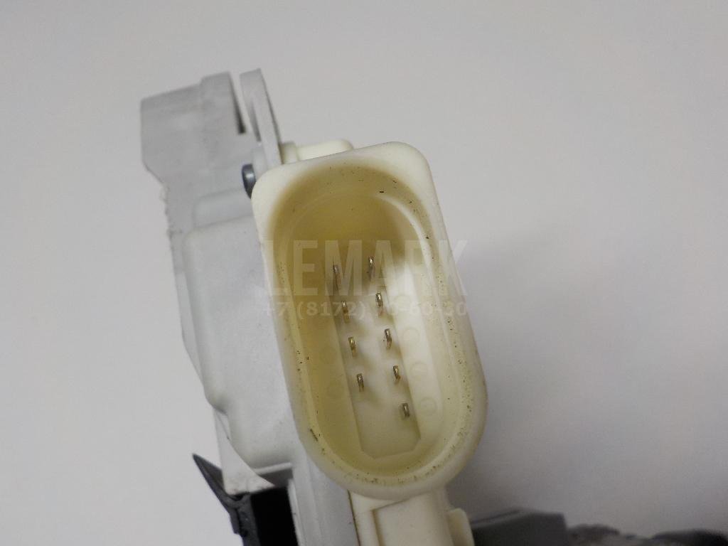 Замок двери передней левой