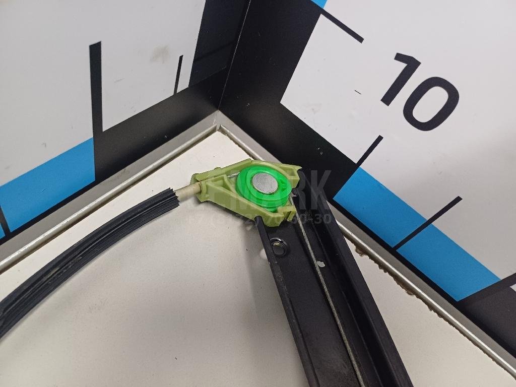 Стеклоподъемник электр. передний левый