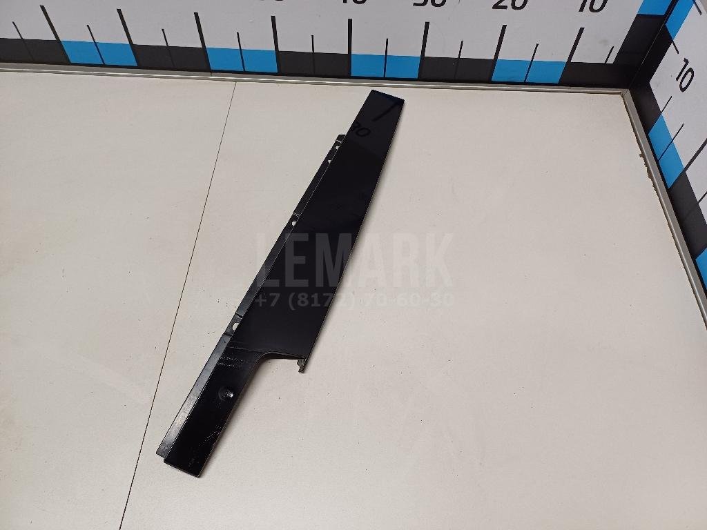 Накладка двери передней левой