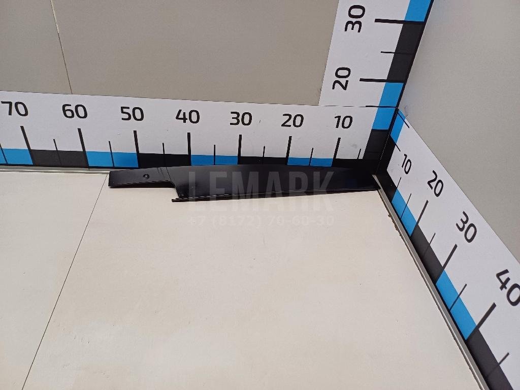 Накладка двери передней левой