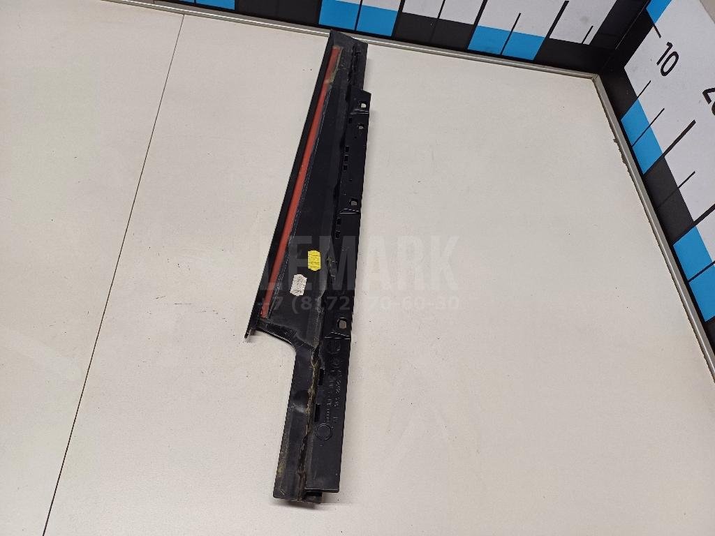 Накладка двери передней левой