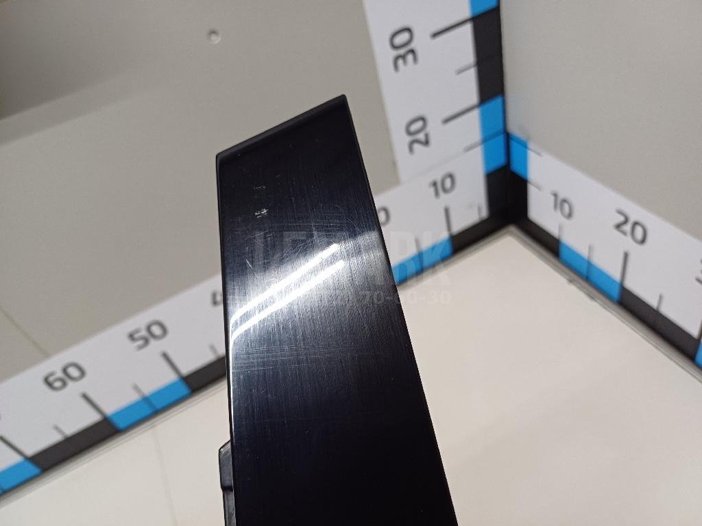 Накладка двери передней левой