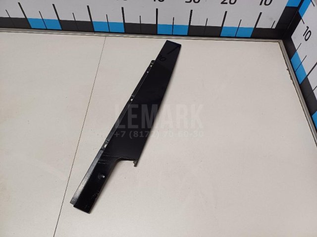 Накладка двери передней левой