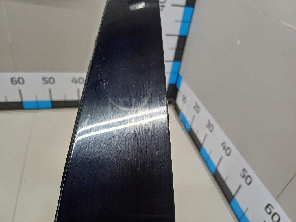 Накладка двери передней левой