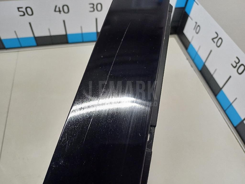 Накладка двери передней правой