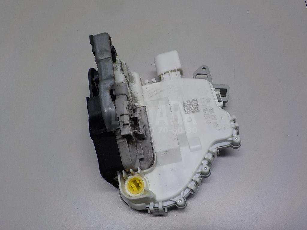 Замок двери передней левой