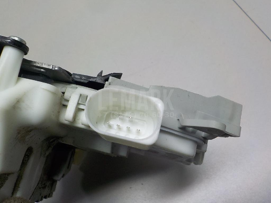 Замок двери передней левой