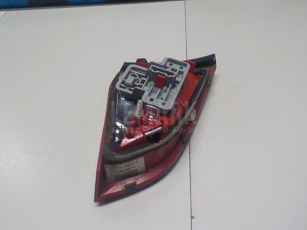 Фонарь задний внутренний правый