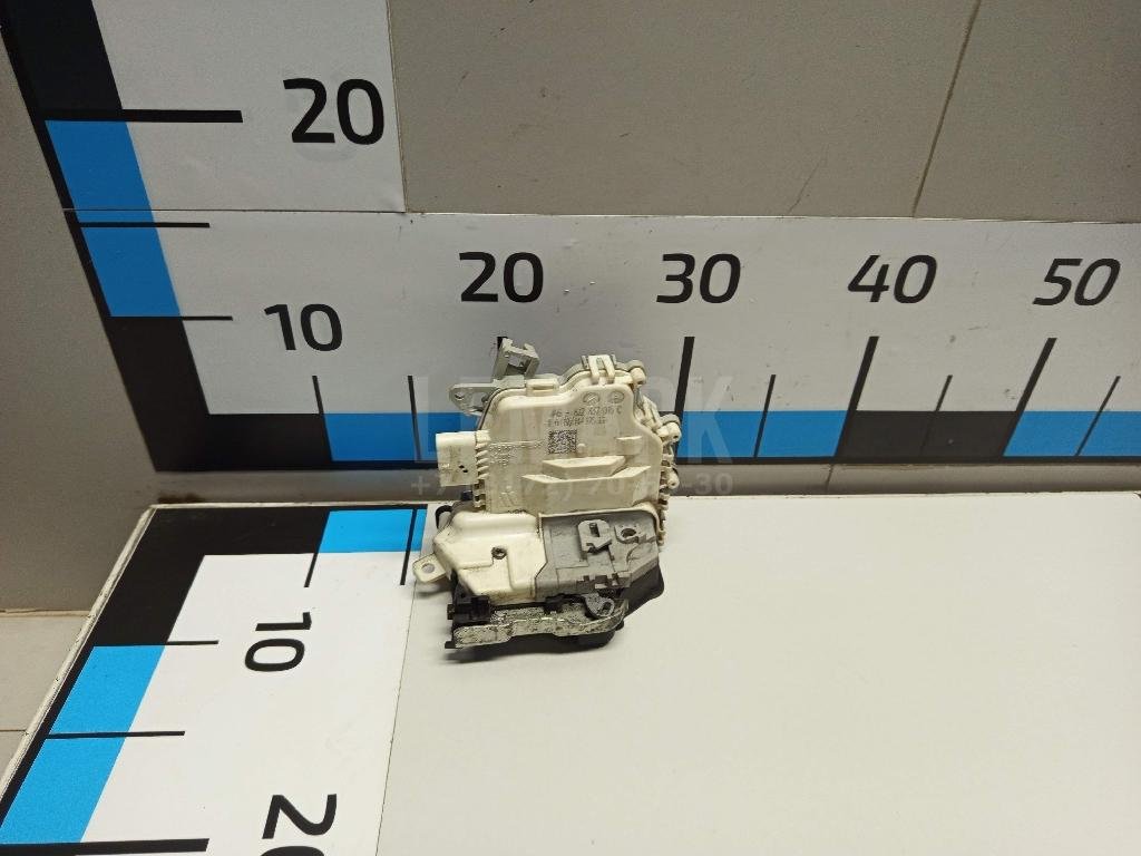 Замок двери передней левой