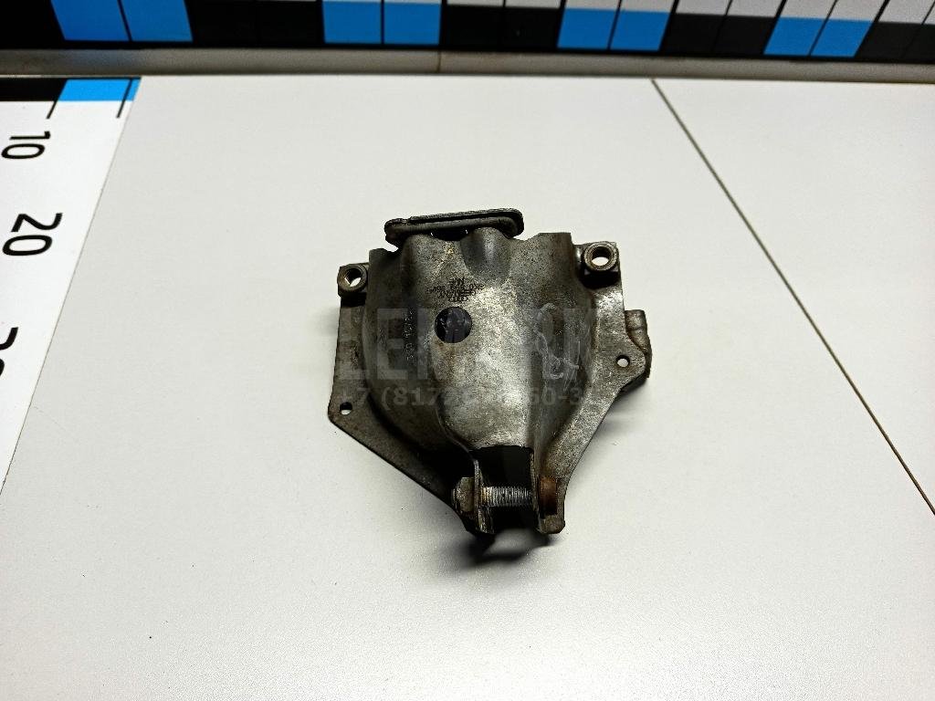 Кронштейн КПП левый