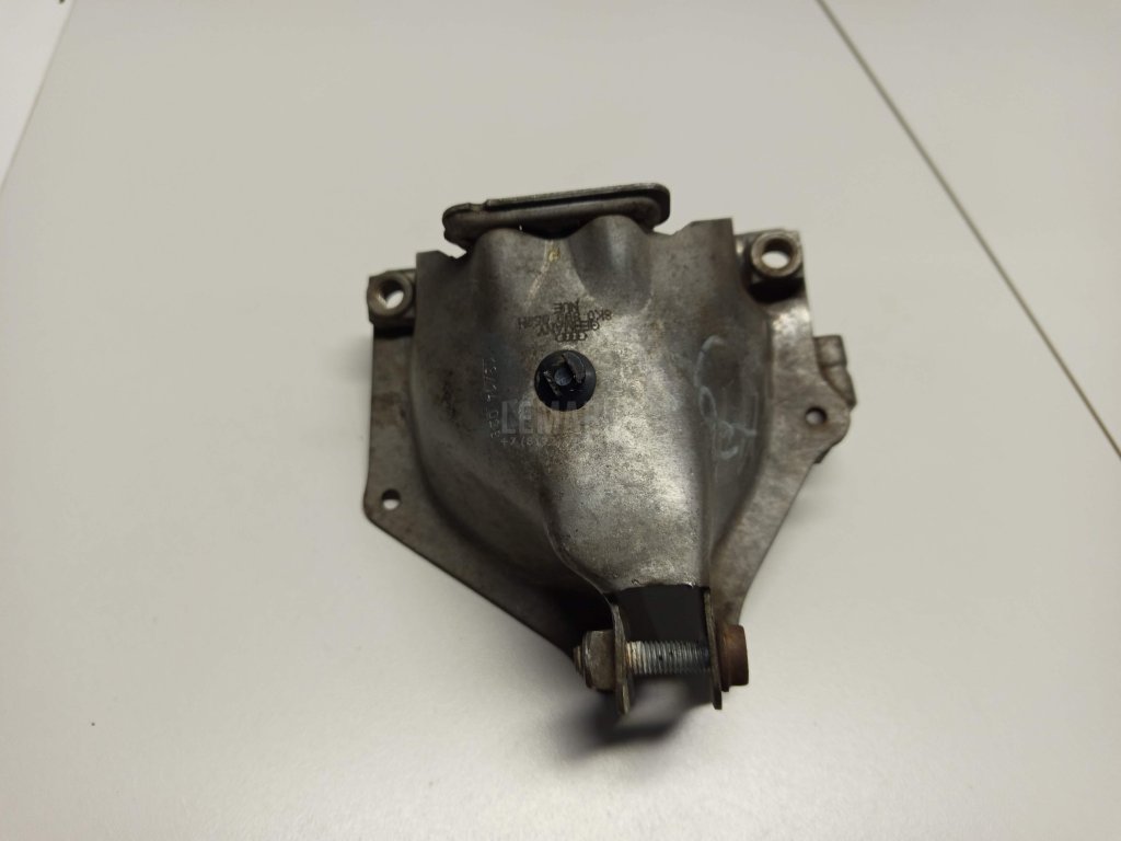 Кронштейн КПП левый