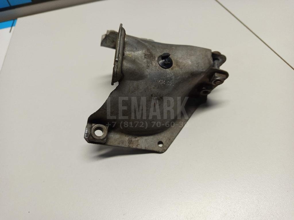 Кронштейн КПП левый