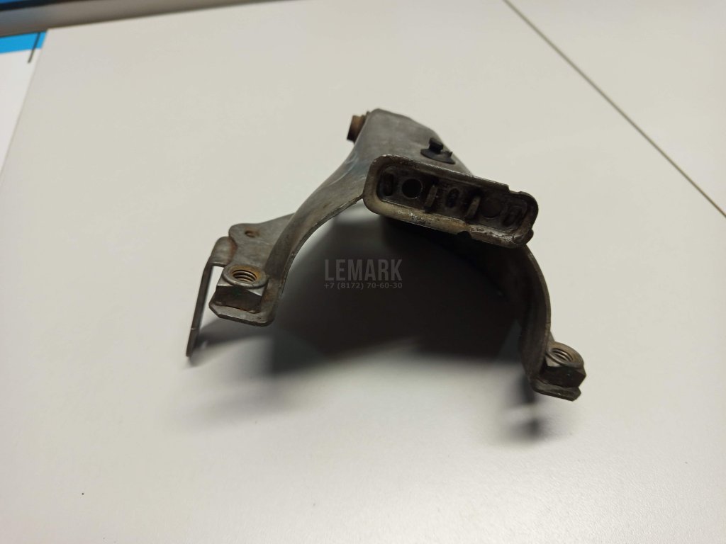 Кронштейн КПП левый