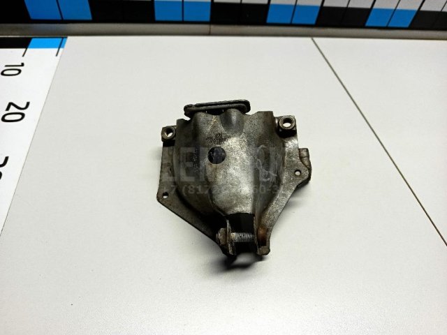 Кронштейн КПП левый