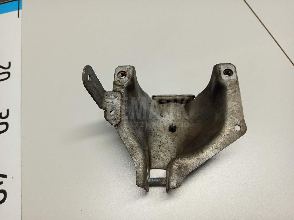 Кронштейн КПП левый