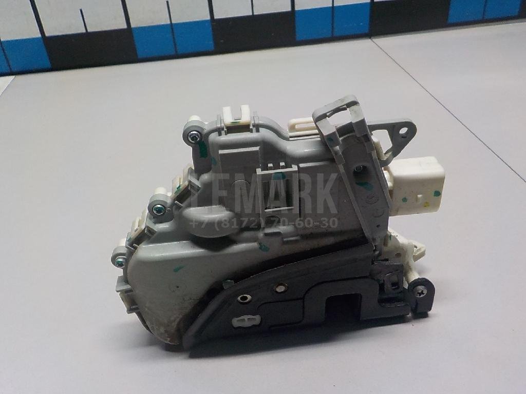 Замок двери передней левой