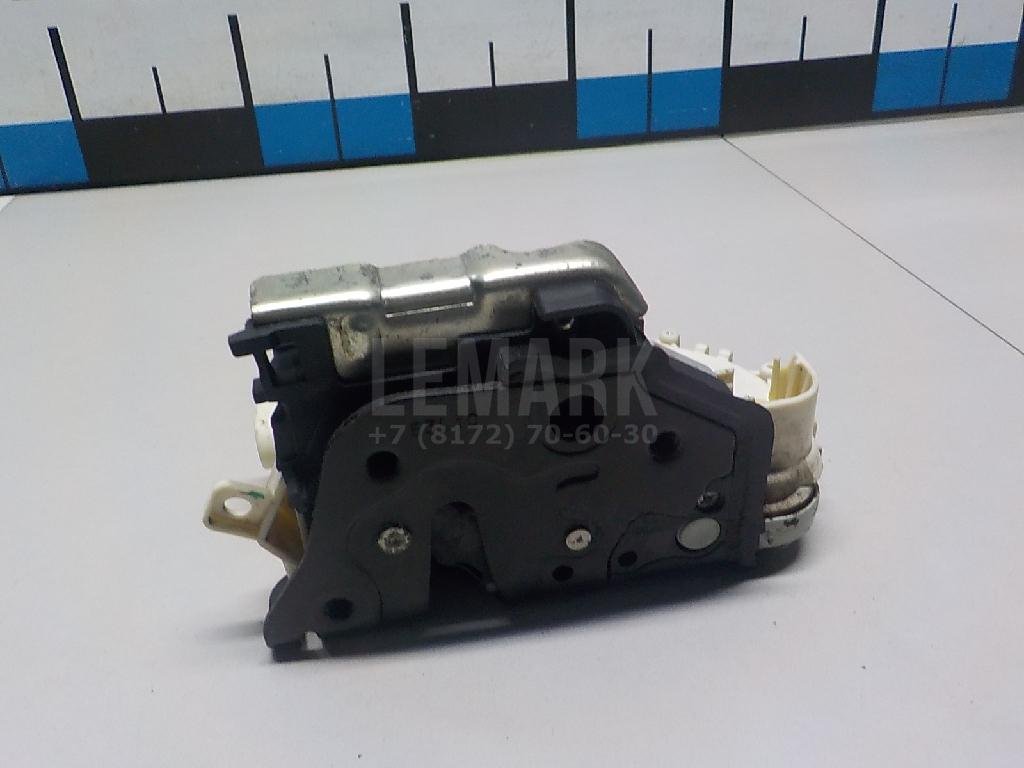 Замок двери передней левой