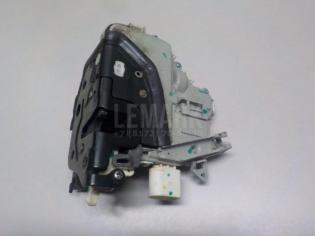 Замок двери передней левой