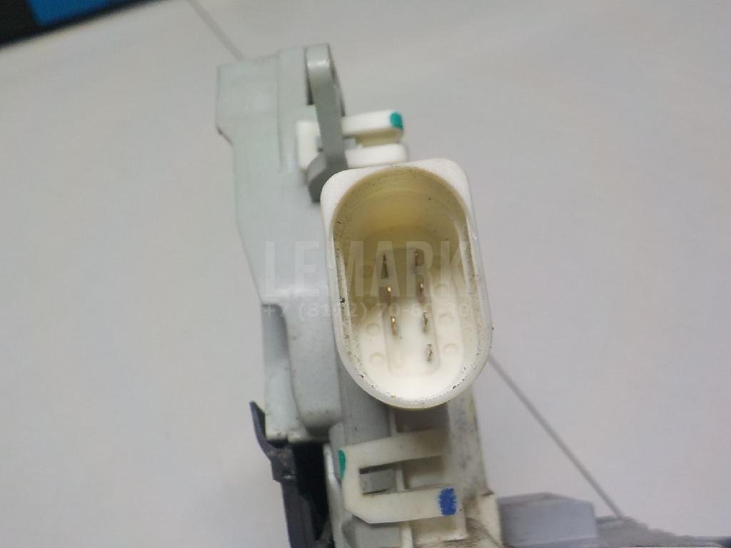 Замок двери передней левой