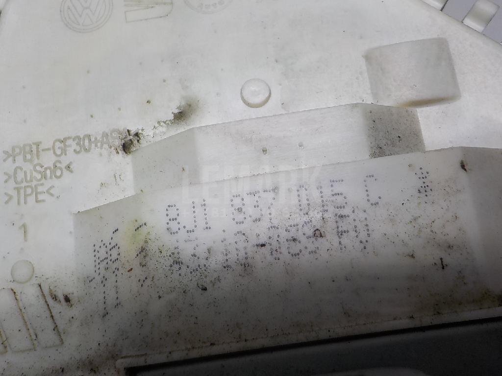 Замок двери передней левой