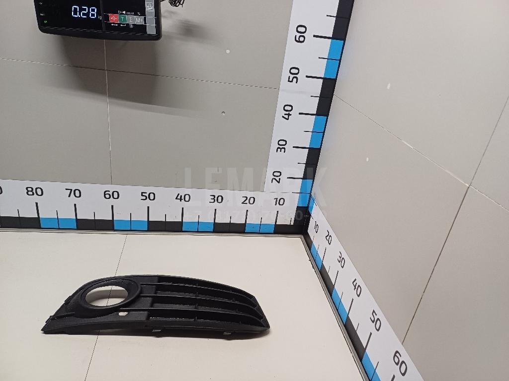 Решетка в бампер правая