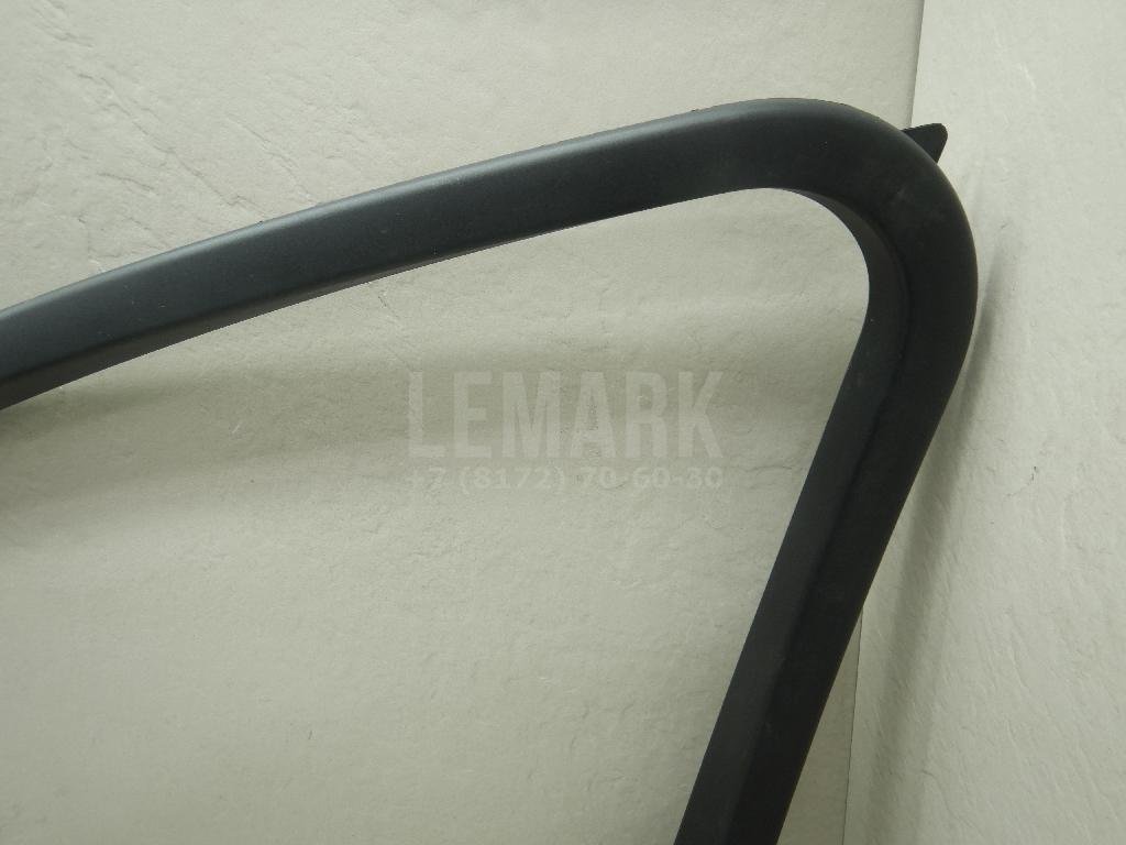 Накладка двери передней правой