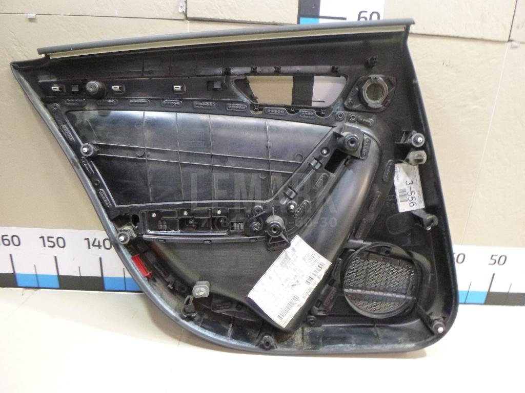 Обшивка двери задней правой