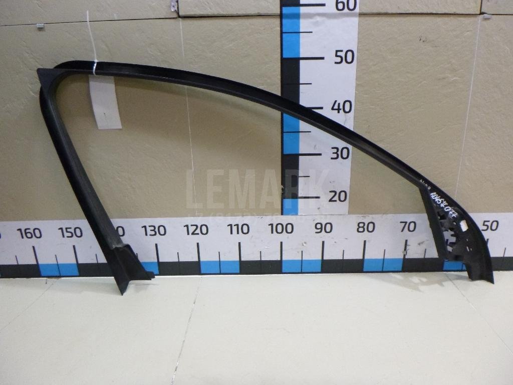 Накладка двери передней правой