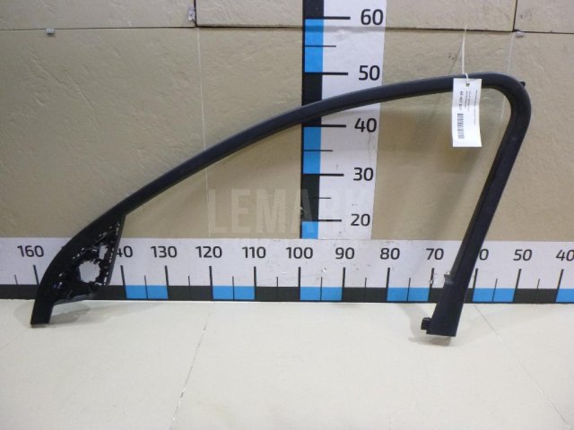 Накладка двери передней правой