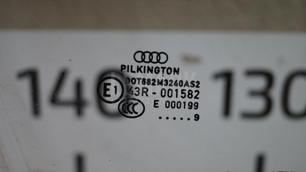 Стекло двери передней правой