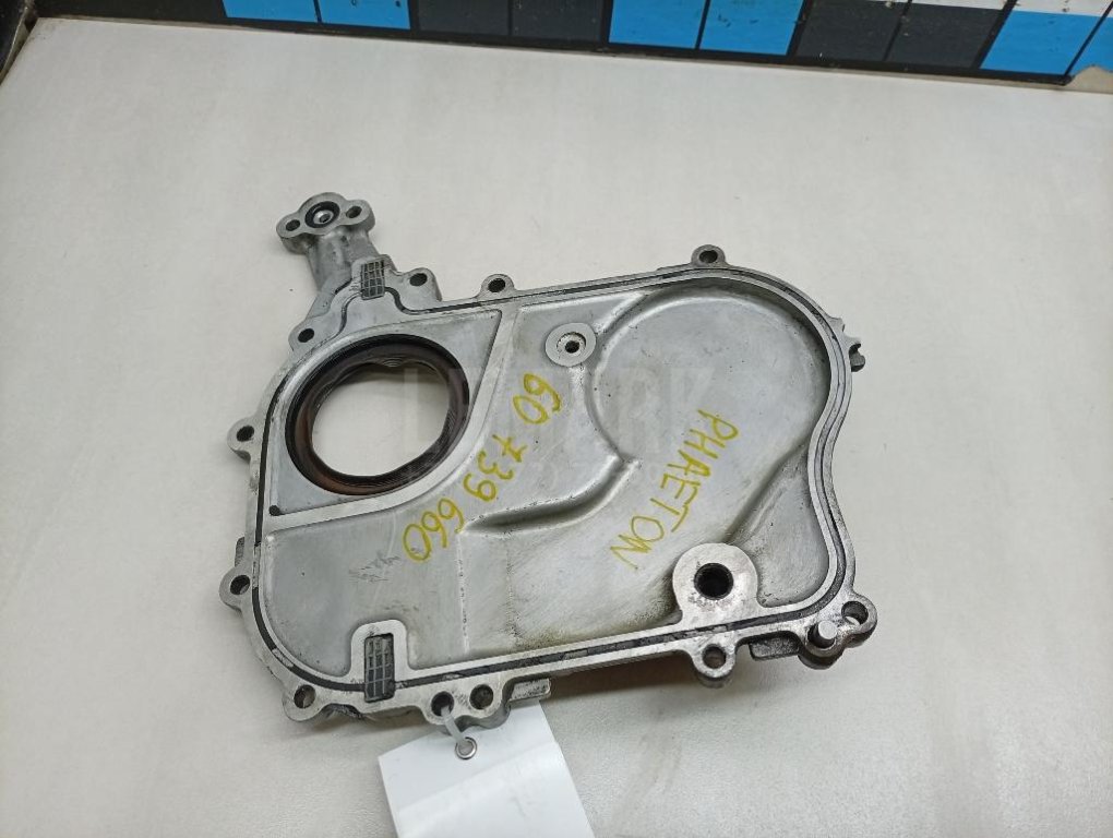 Крышка двигателя передняя