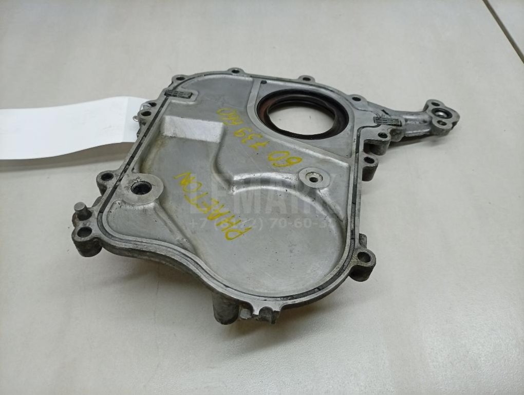 Крышка двигателя передняя