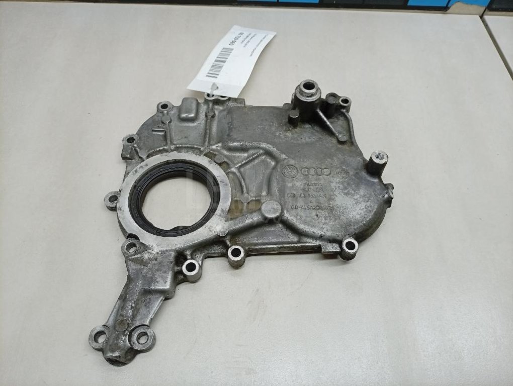 Крышка двигателя передняя