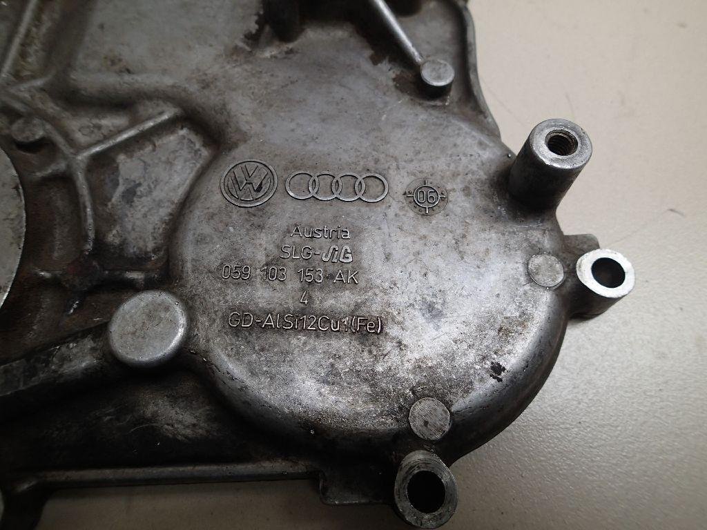 Крышка двигателя передняя