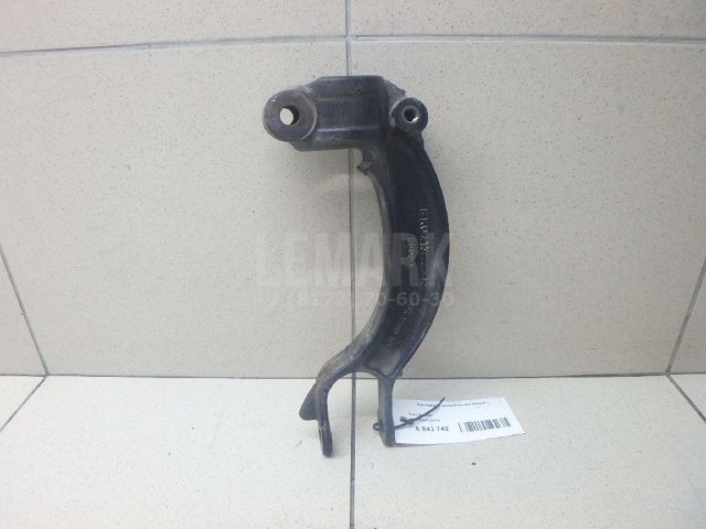 Кронштейн амортизатора левый