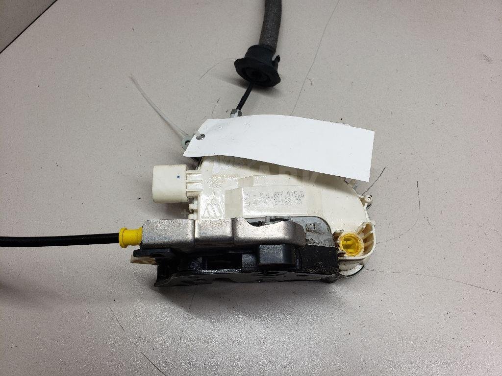 Замок двери передней левой