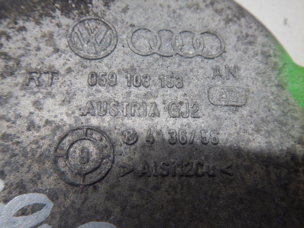 Крышка двигателя передняя