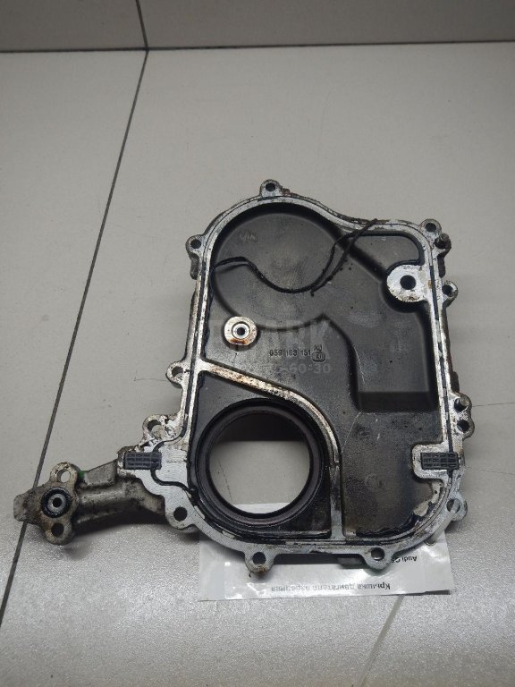 Крышка двигателя передняя