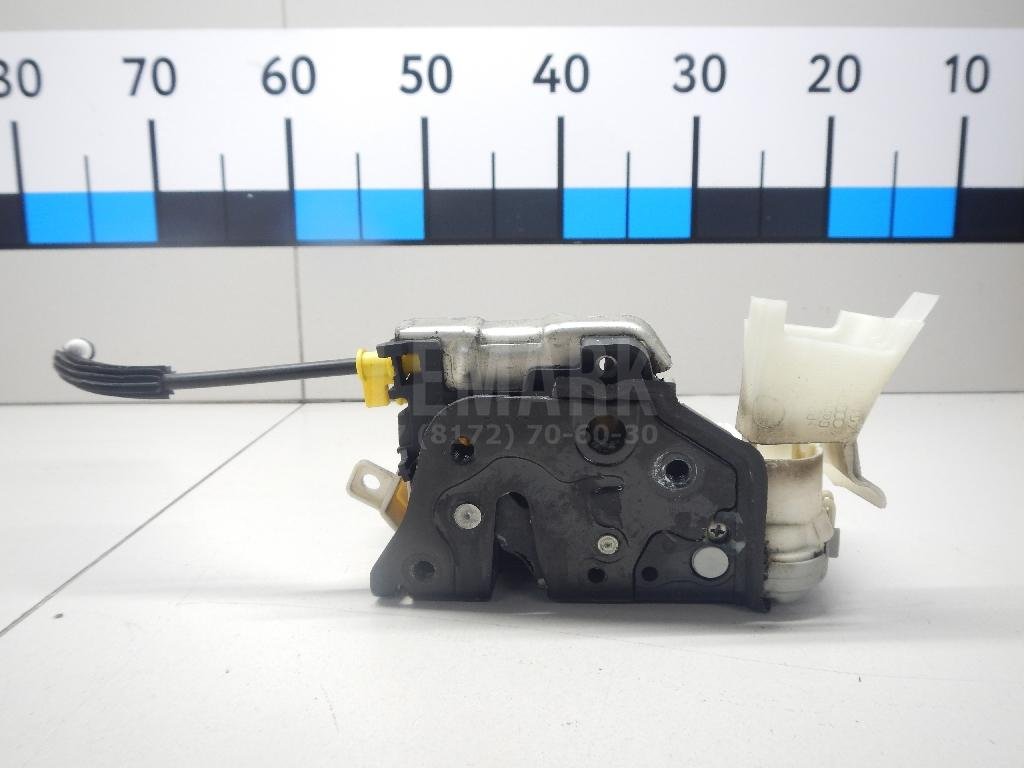 Замок двери передней левой