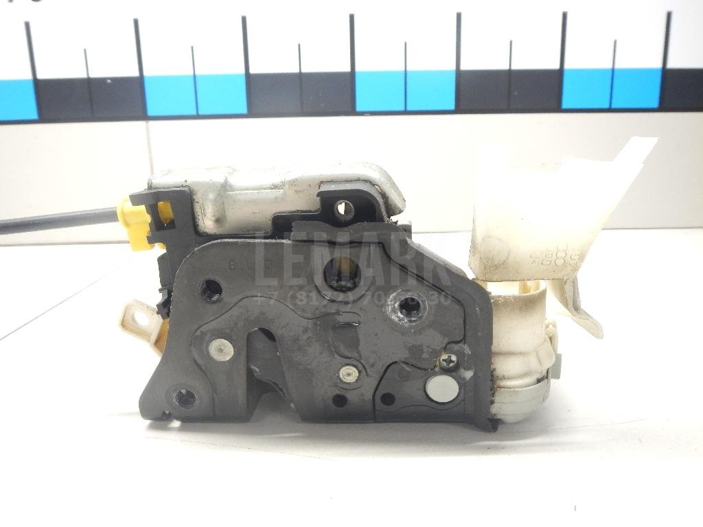 Замок двери передней левой