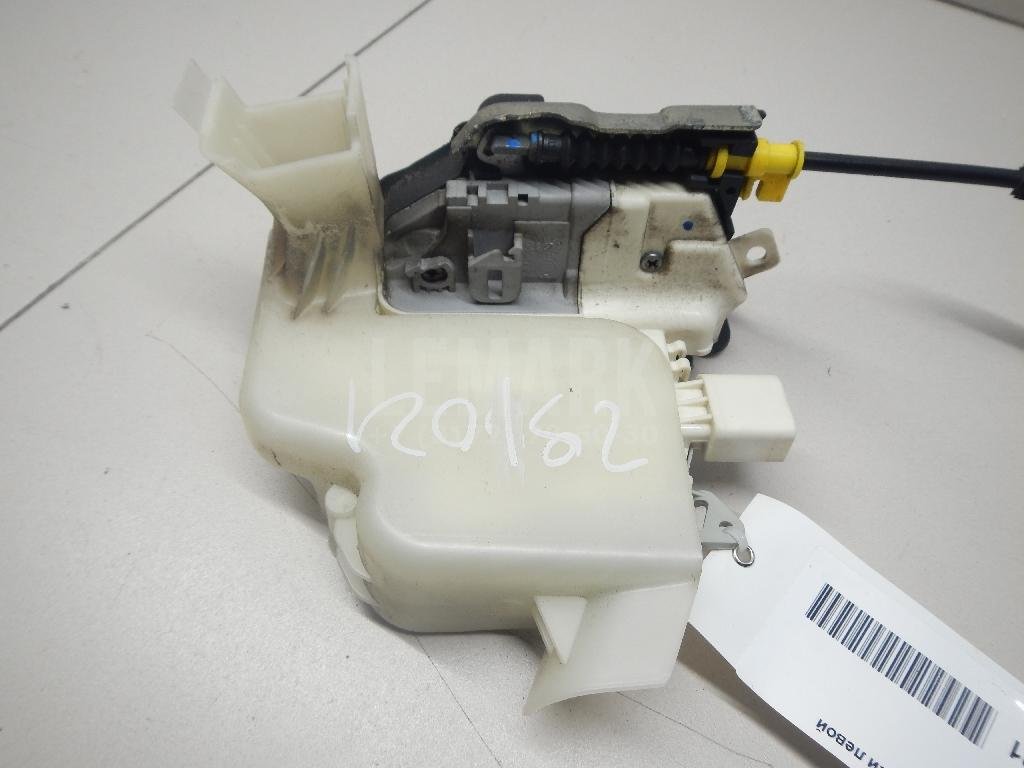 Замок двери передней левой