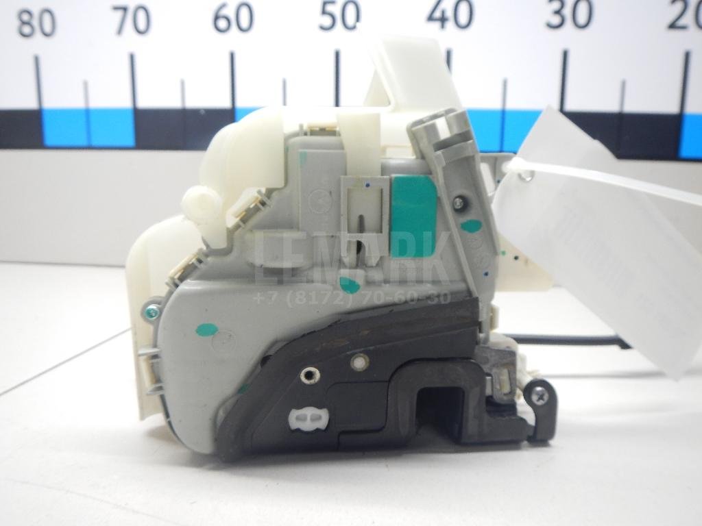 Замок двери передней левой