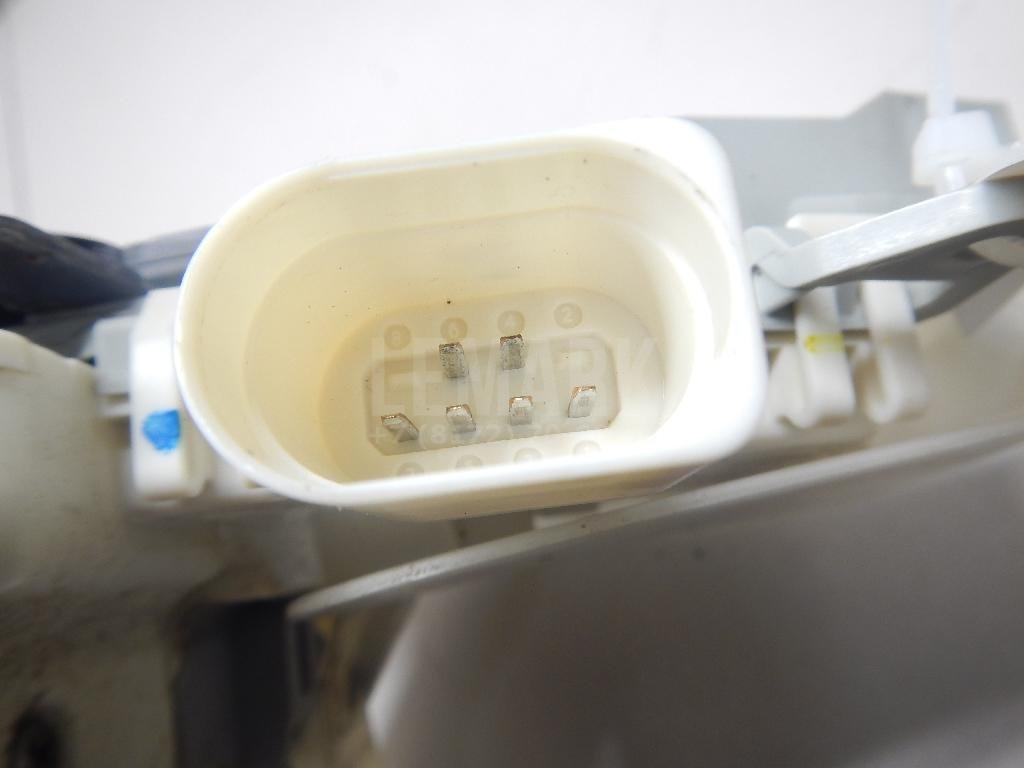 Замок двери передней левой