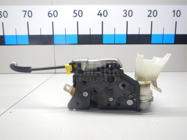 Замок двери передней левой