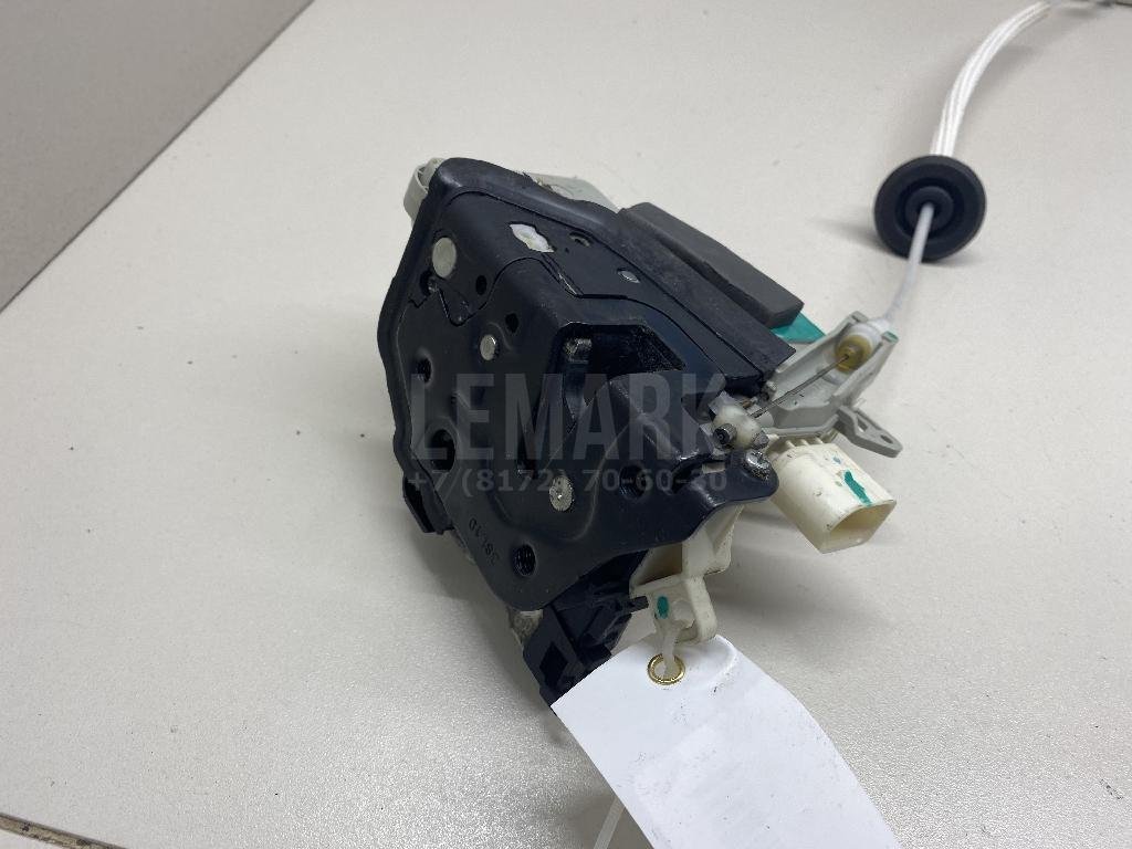 Замок двери передней левой