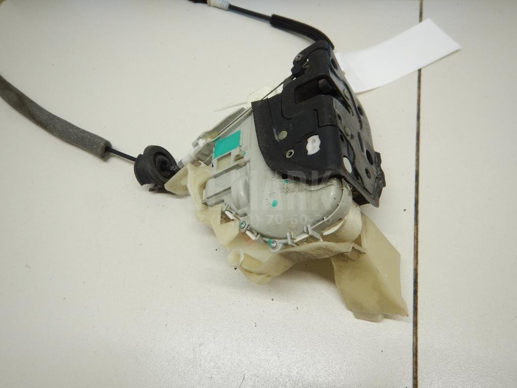 Замок двери передней левой