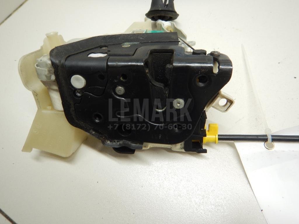 Замок двери передней левой