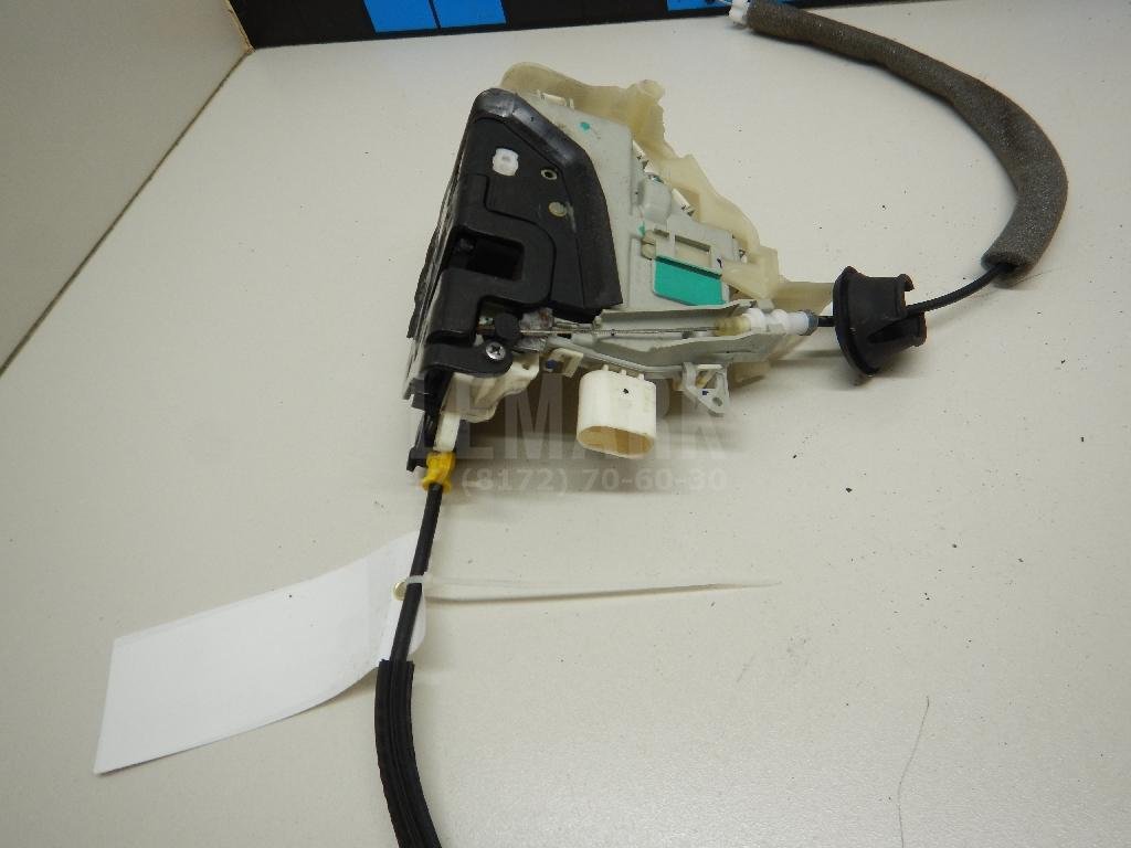 Замок двери передней левой